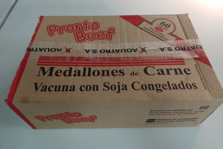 Cajas de Pronto Beef mayoristas — medallones de carne vacuna con soja congelados, línea económica de Aquatro SA para hamburgueserías y comercios por mayor